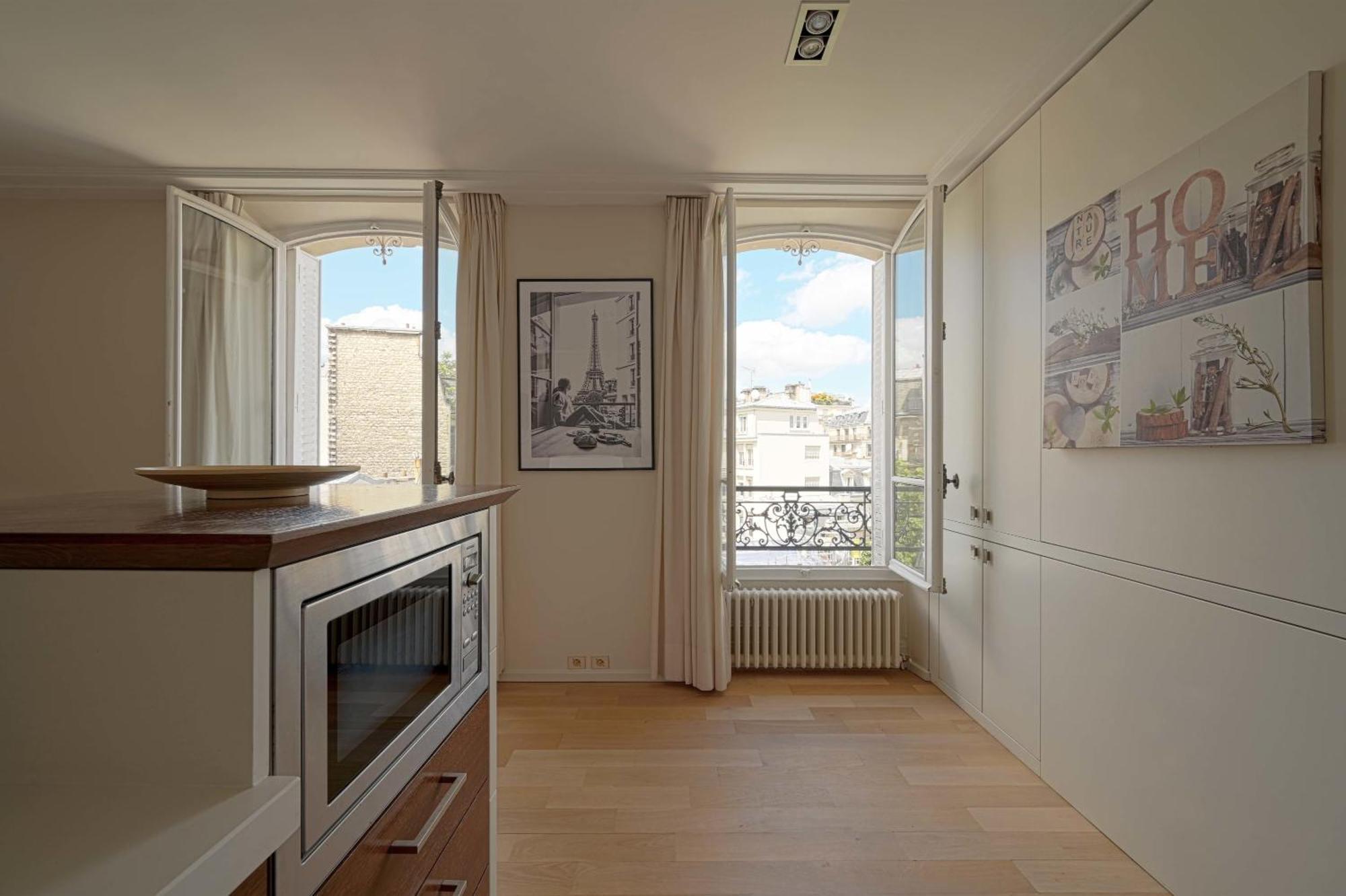 Magnifique Champs Elysees Apartment Paris
